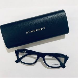 Burberry B2299, col. 3001, includes case